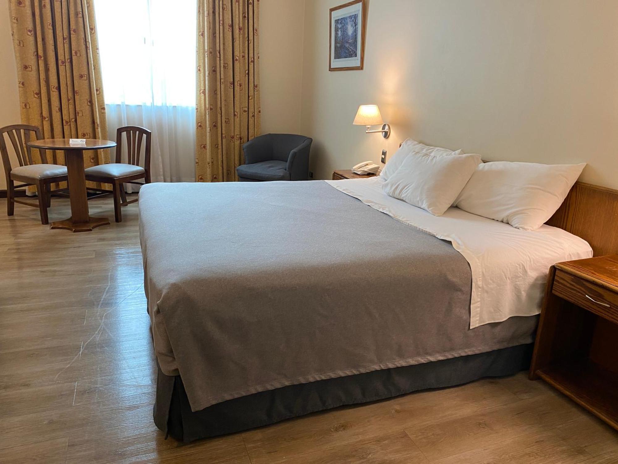 Diego De Almagro Aeropuerto Hotel Santiago