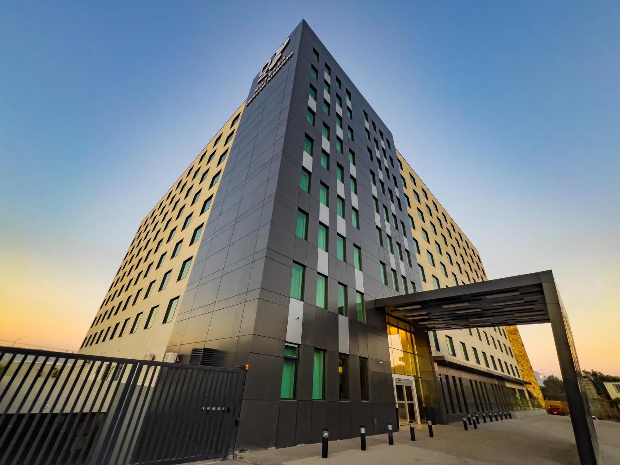 Diego De Almagro Aeropuerto Hotel Santiago